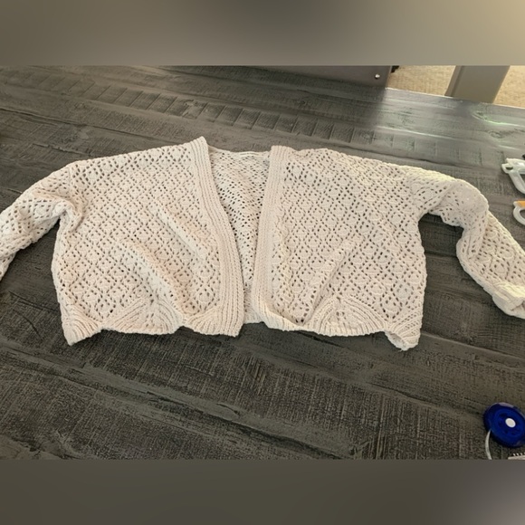 Elegant Small Cream Open-Knit Sweater - Picture 3 of 3